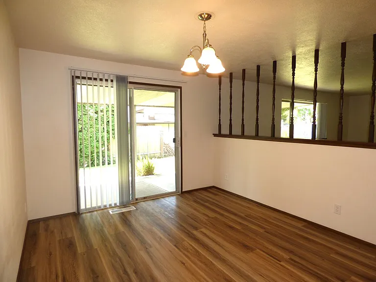 4824 Falcon Ct NE — Photo 17