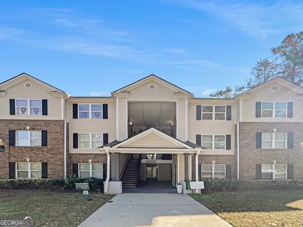 1304 Fairington Village Dr, Lithonia, GA 30038