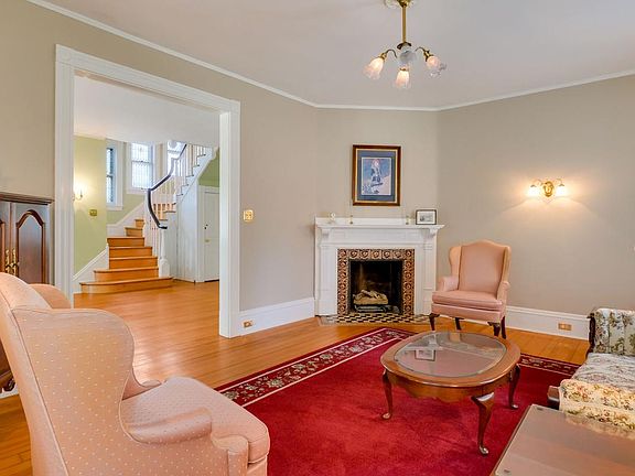 4th image of 130 Woodland Rd
