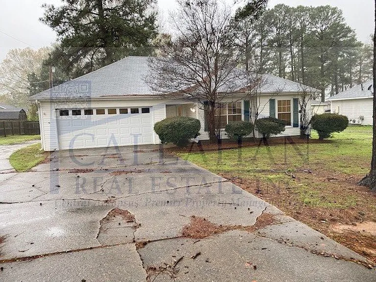405 Waymack Dr — Photo 1