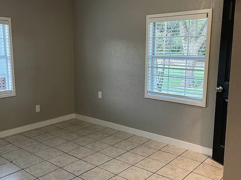 Park Place Apartments — Photo 31