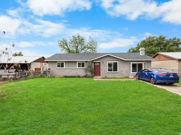 2305 Elaine Dr, Hondo, TX 78861