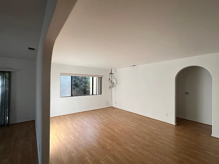 16638 Haynes St — Photo 5
