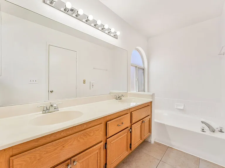 4904 Spring Falls Way — Photo 17