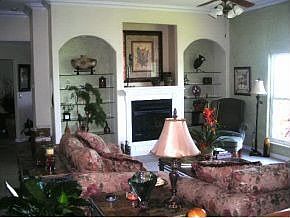 4th image of 198 Waterfield Dr