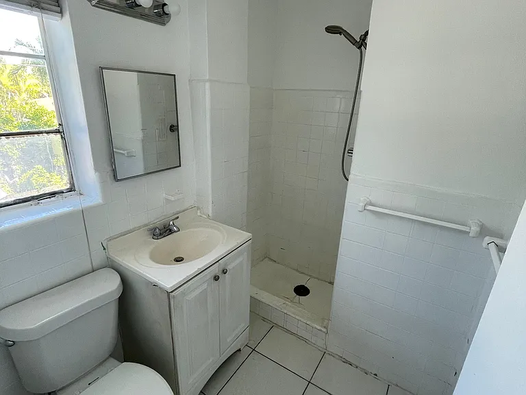1843 Dewey St #116 — Photo 4