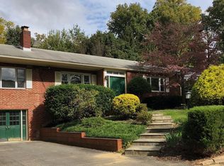 2701 Lorcom Ln, Arlington, VA 22207