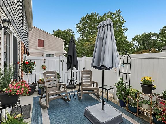 2nd image of 20496 Williamsburg Ct