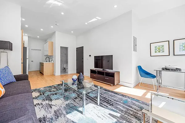 Rented by Safdie Realty Group | media 21
