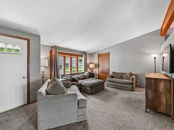 4th image of 101 Walnut St
