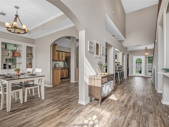 4th image of 4706 Tiffany Park Cir