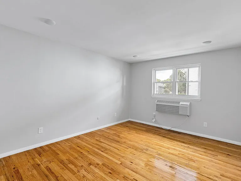 20-22 Rosol Ln #24 — Photo 13