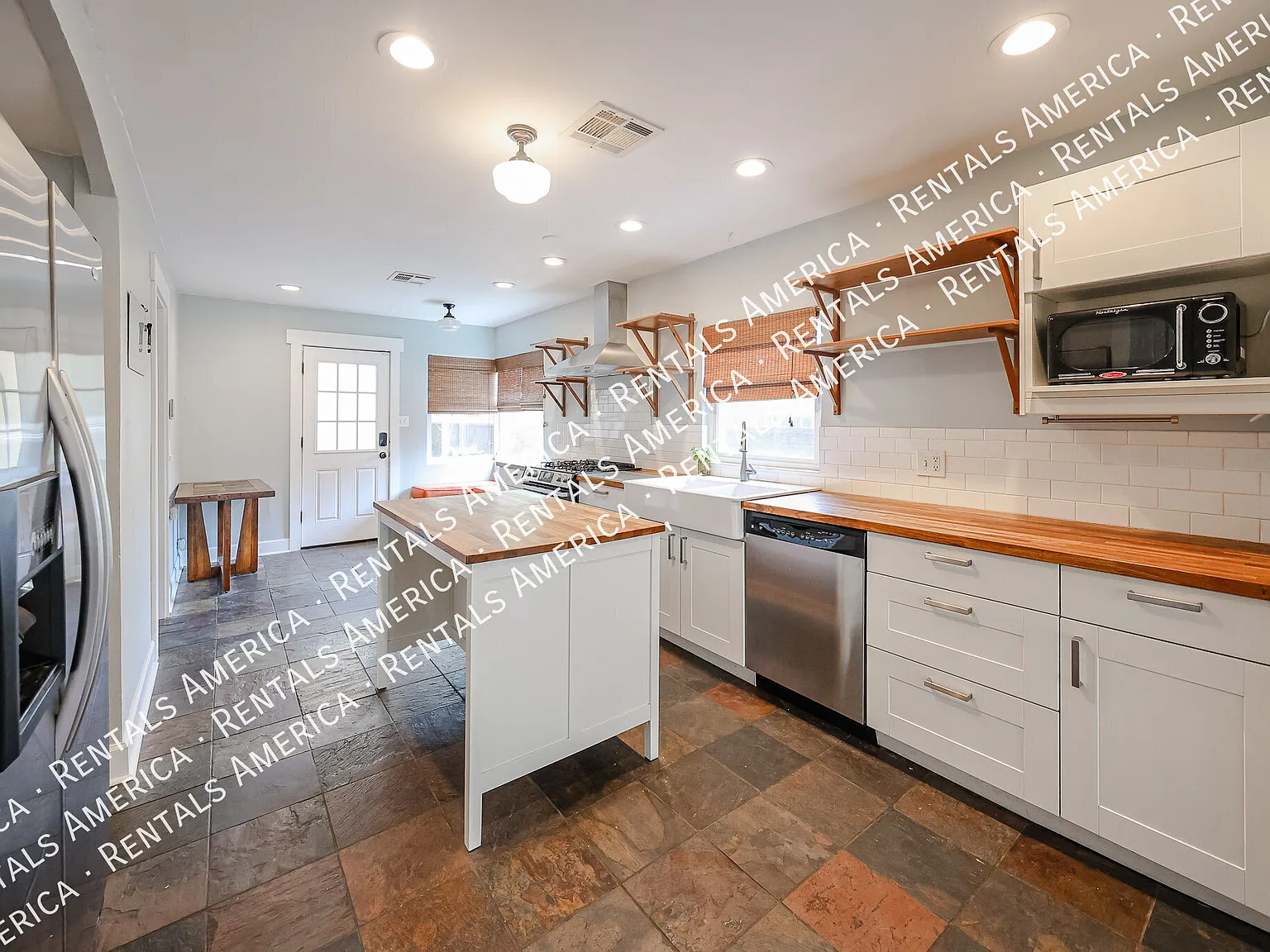 3 bed, 1487 sqft, $2,799 — Photo 2