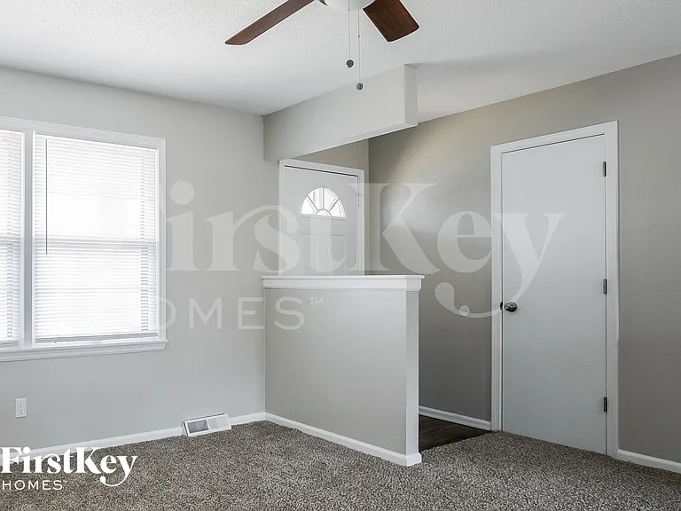 706 SW Merritt St — Photo 4
