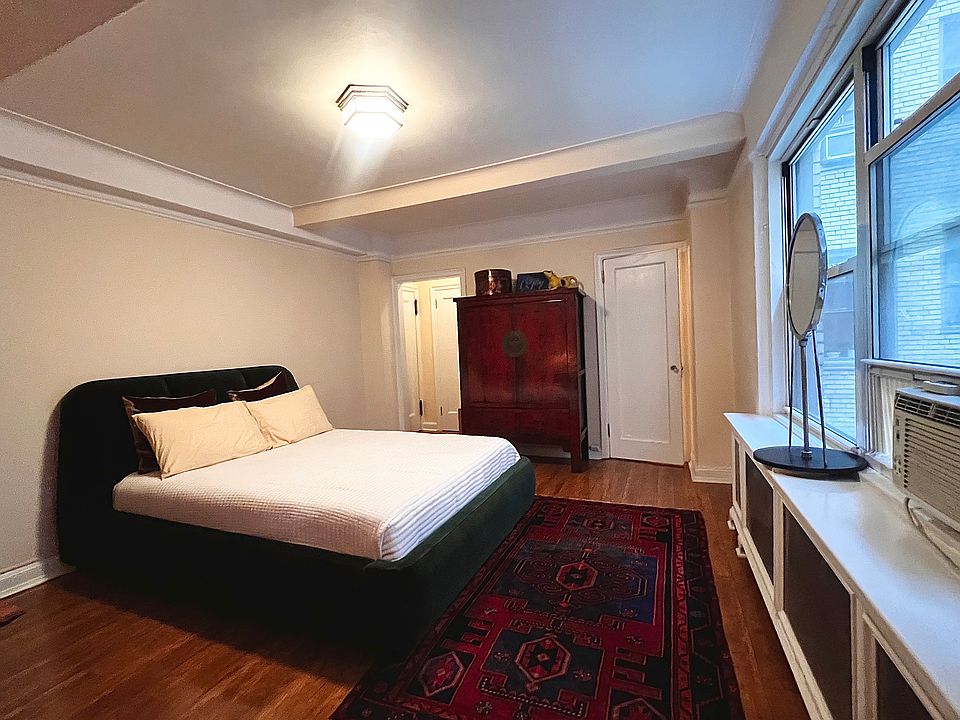 2nd image of 70 Remsen St APT 2E