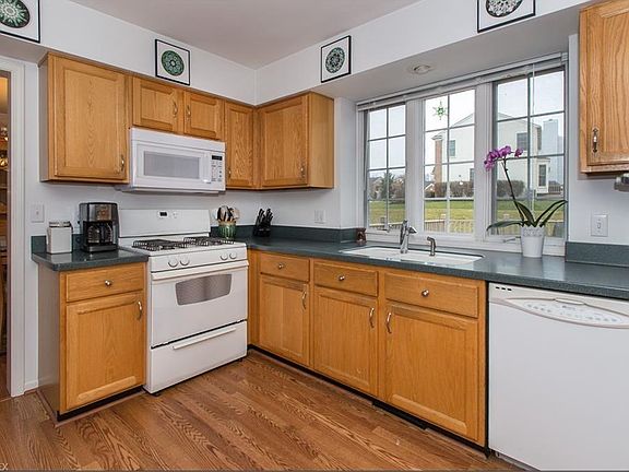 4th image of 2944 Zenas Ct