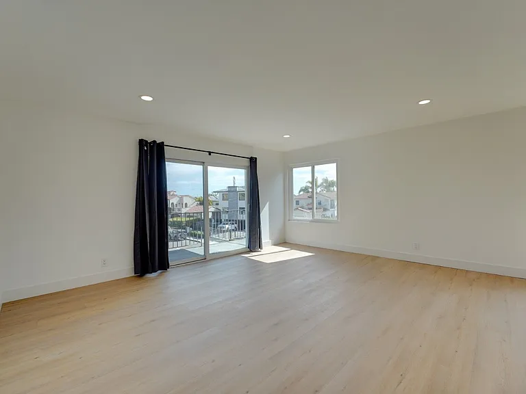 1102 Pacific Beach Dr — Photo 13