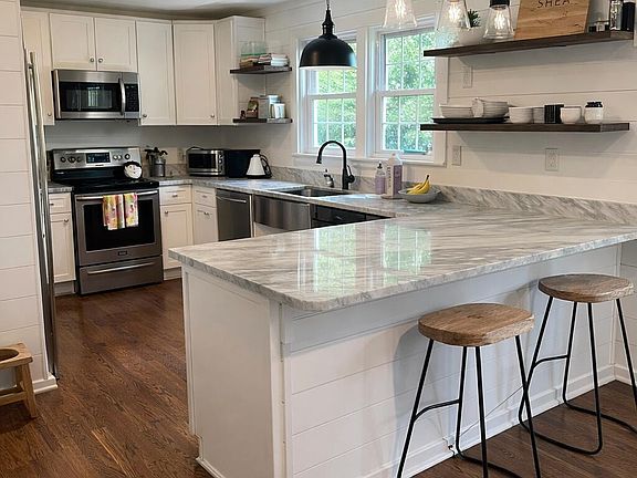3rd image of 3101 Lockwood Dr