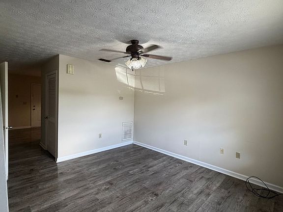 3rd image of 7 & 10 N Crossridge Dr SE #28