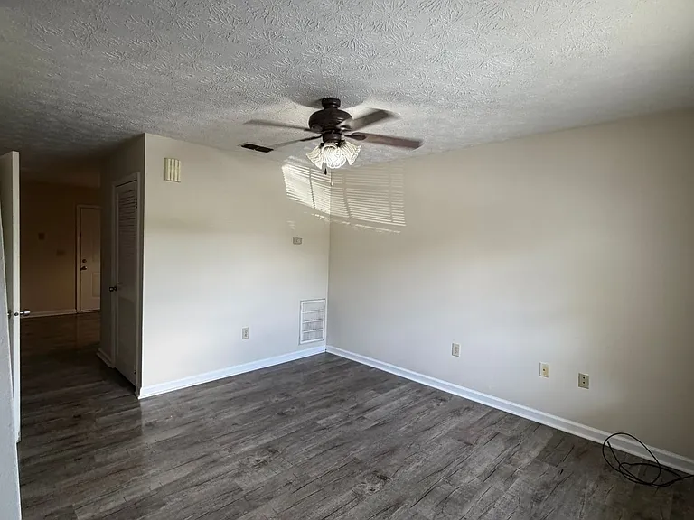 7 & 10 N Crossridge Dr SE #28 — Photo 3
