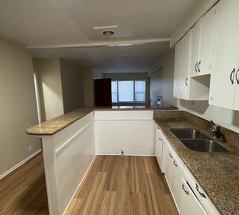 New laminate flooring.