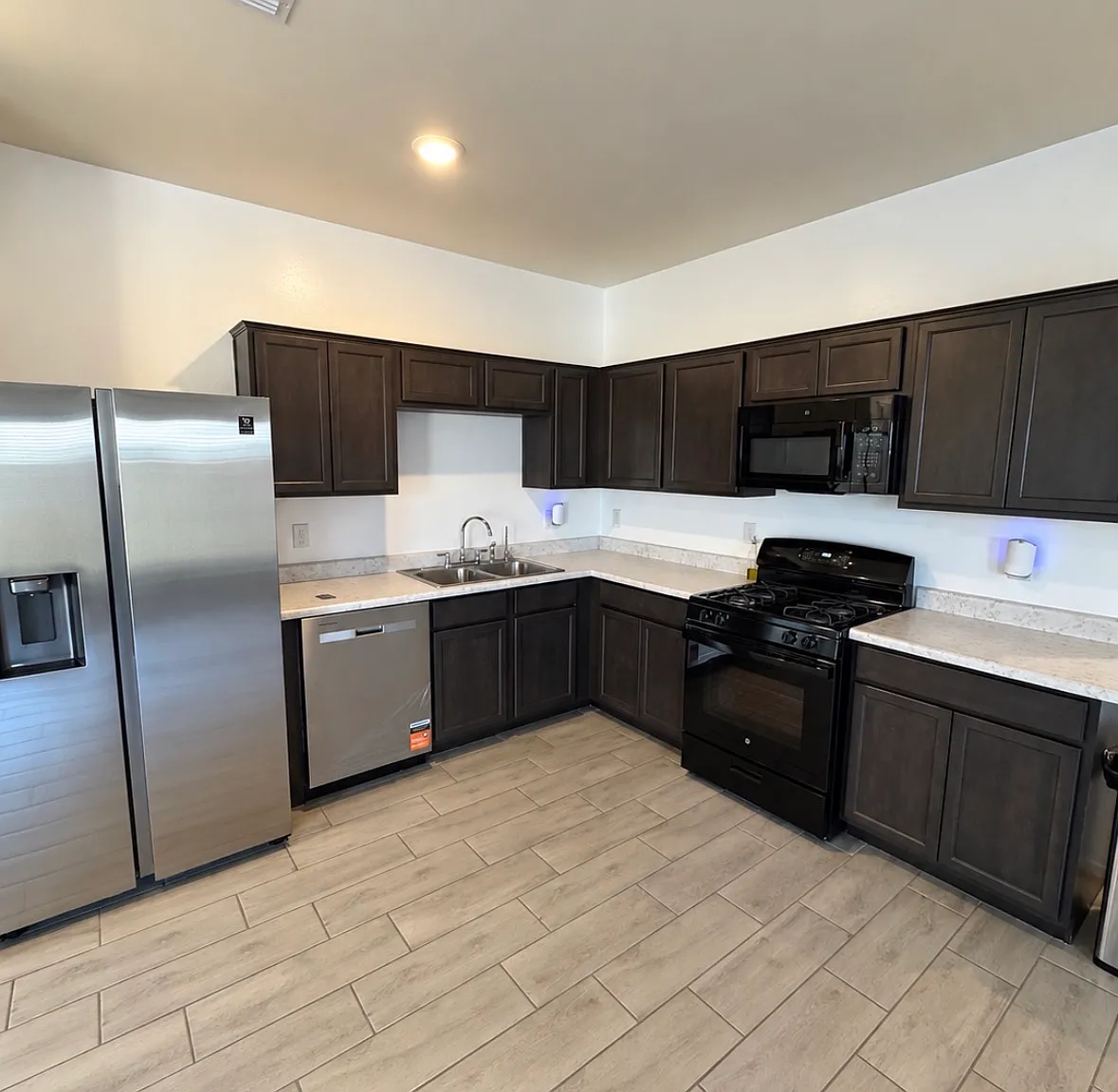 3 bed, 1350 sqft, $2,100 — Photo 4