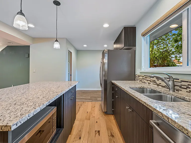 1420 S Pratt Pkwy — Photo 5