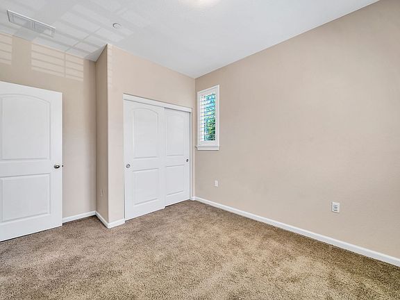 3rd image of 600 Old Oak Ln Unit 4