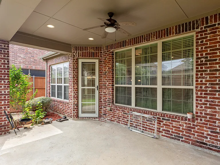 726 Sleepy Creek Dr — Photo 16
