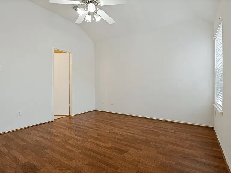 925 Jamie Dr — Photo 5