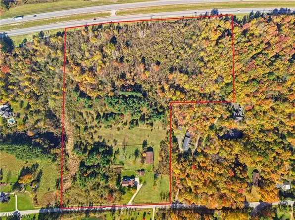 7850 Bainbridge Rd, Chagrin Falls, OH 44023