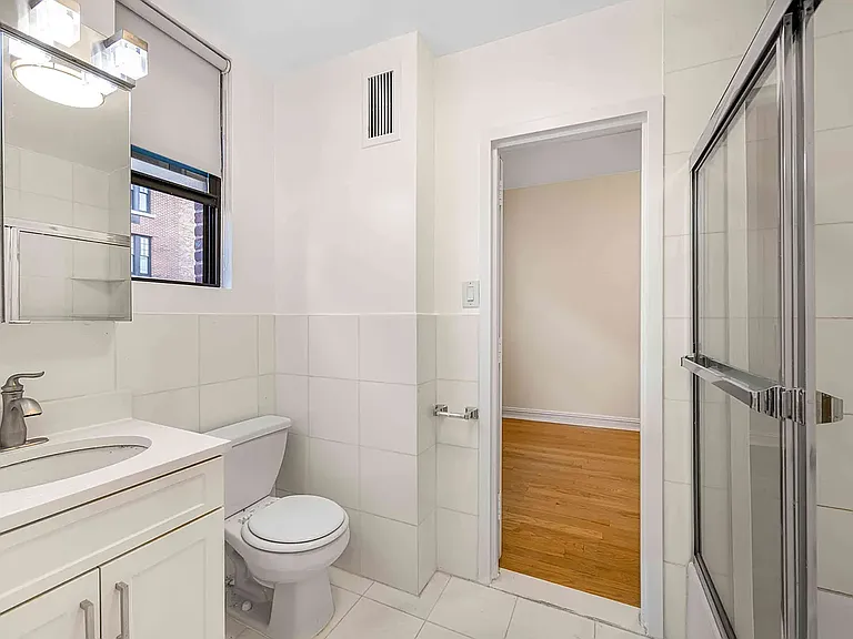 107 E 63rd St #5 — Photo 4