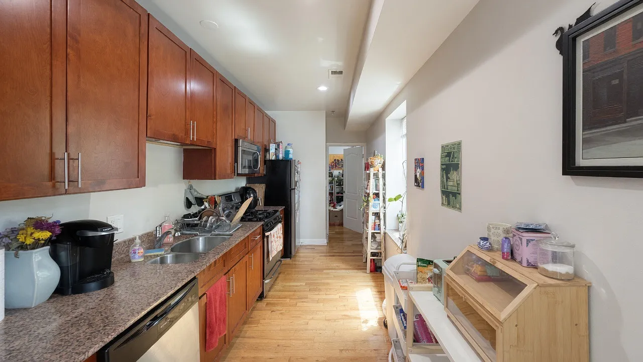 2046 W Touhy Ave — Photo 3