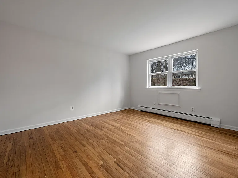 121 Regency Park — Photo 10