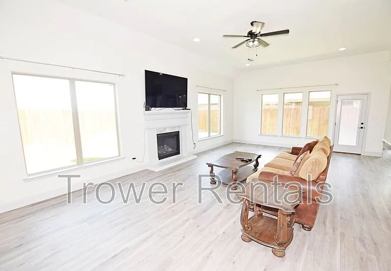 8650 Fortuna Ct — Photo 10