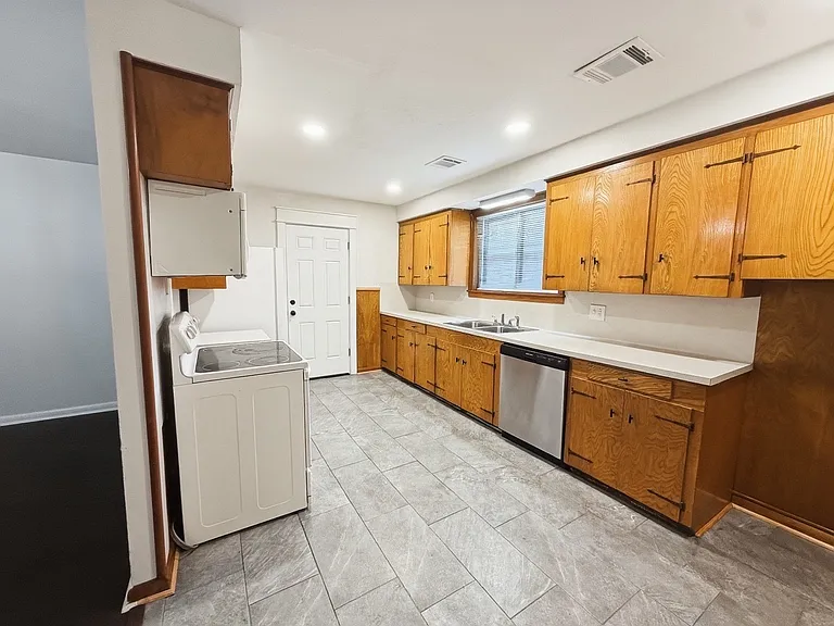 246 Maxine Dr — Photo 16
