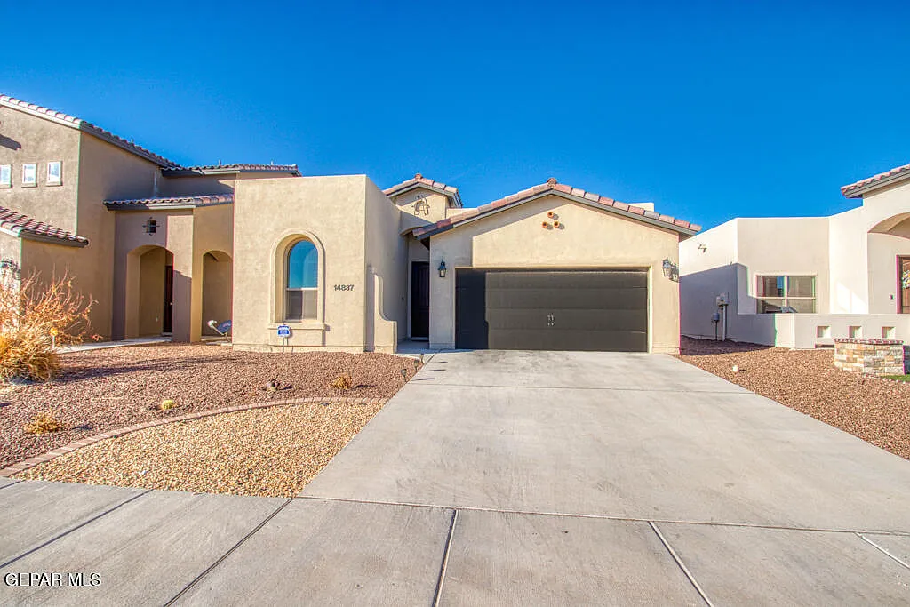 3 bed, 2.0 bath, 1449 sqft, $1,800 — Photo 3