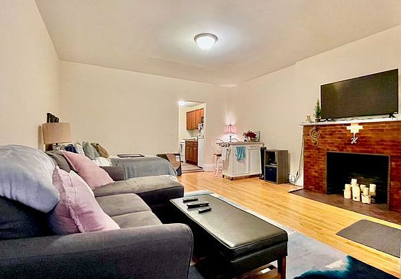 3rd image of 312 W 76th St #1F