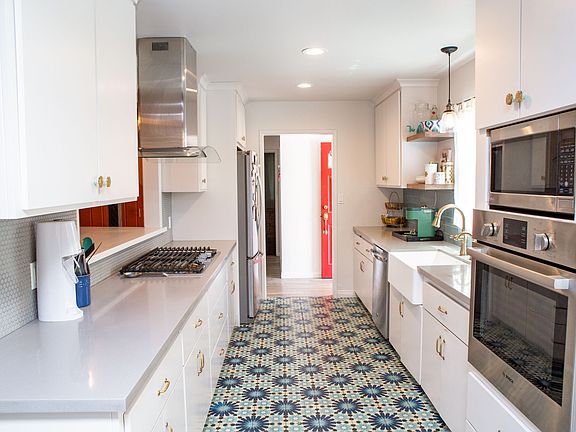 4th image of 6843 Teesdale Ave