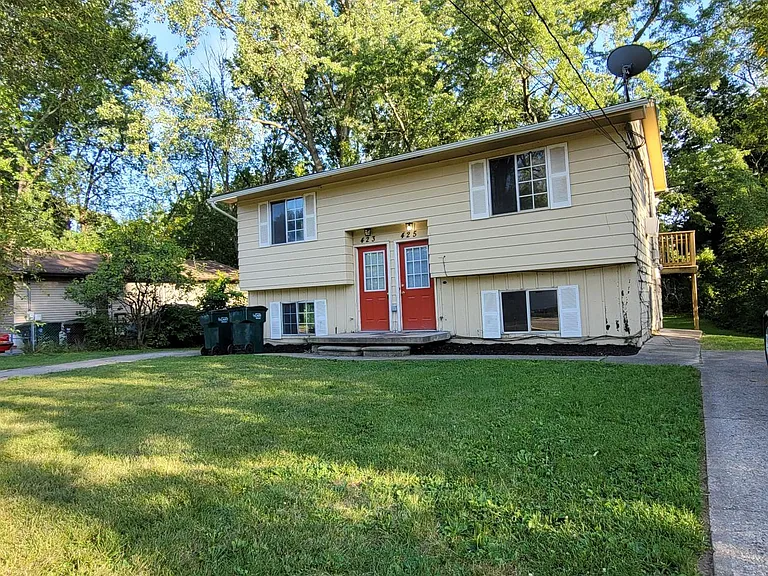 425 Carrier St — Photo 1