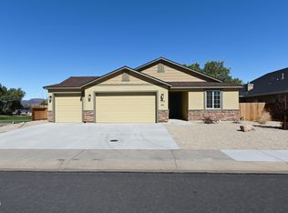 794 Divot Dr, Fernley, NV 89408