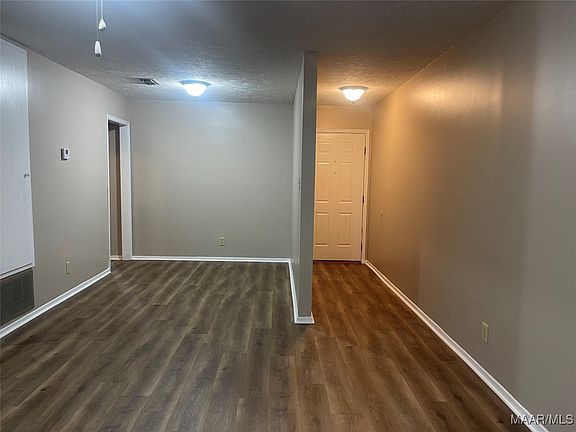 4th image of 534 Saddlewood Ln