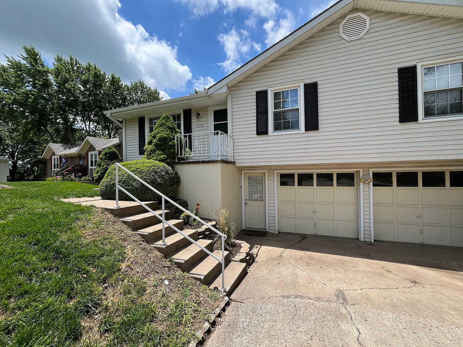 3 bed, 1056 sqft, $1,950 — Photo 2