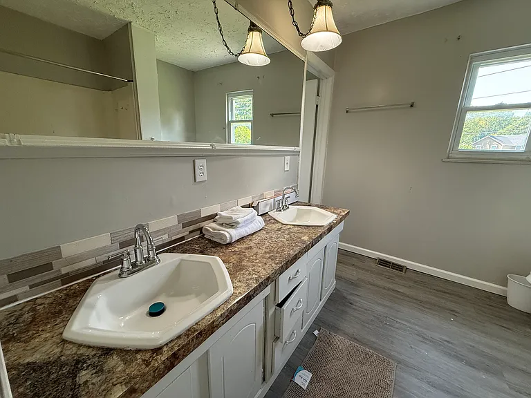Master suite bathroom