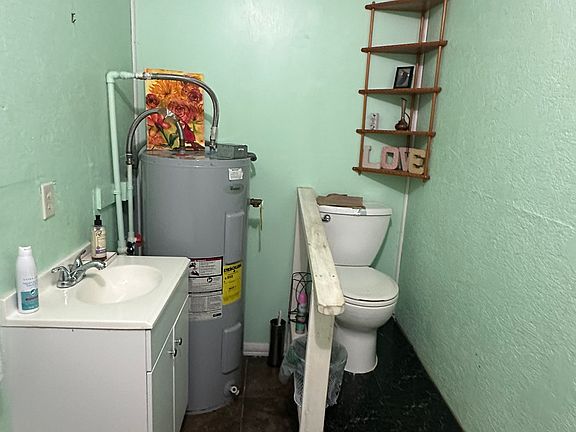 5th image of 200 Broadmoor Ave