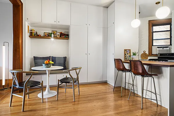 Sold by New York Casas Ltd. | media 2