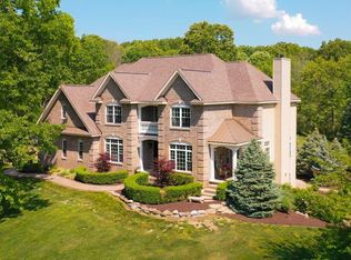 13273 Woodland Trl, Fenton, MI 48430