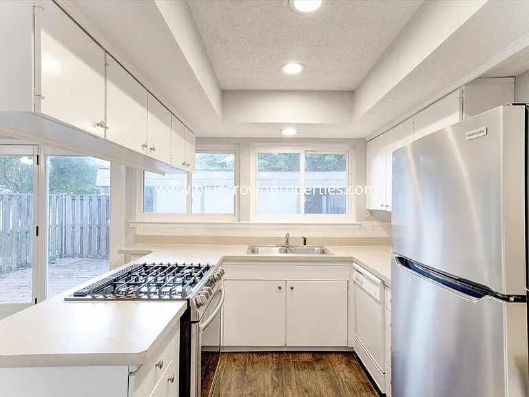 462 Westview Ter — Photo 13