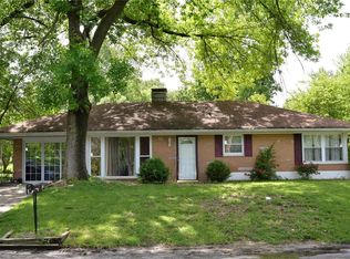 2 Cheshire Dr, Belleville, IL 62223