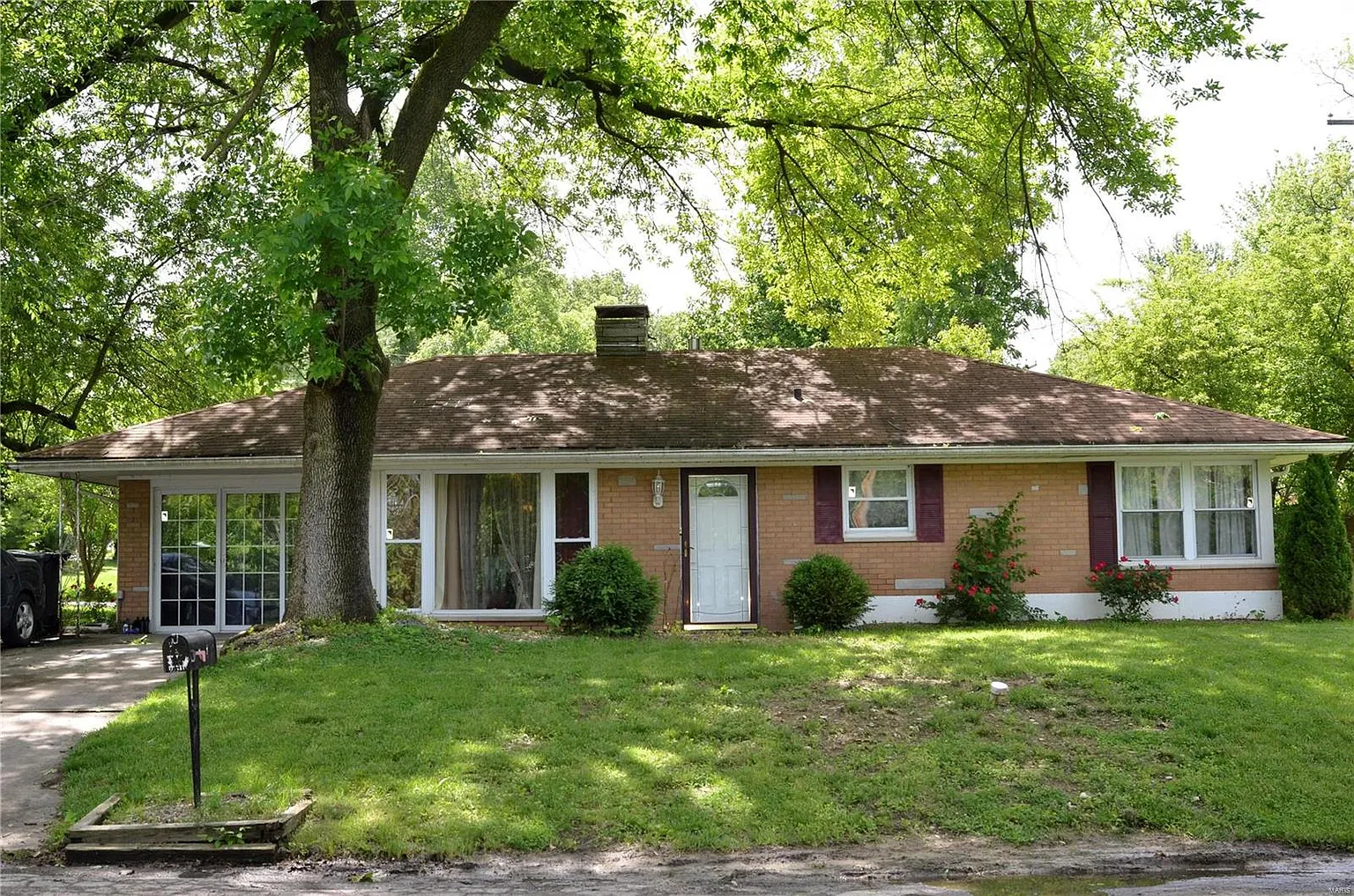 2 Cheshire Dr photo 1